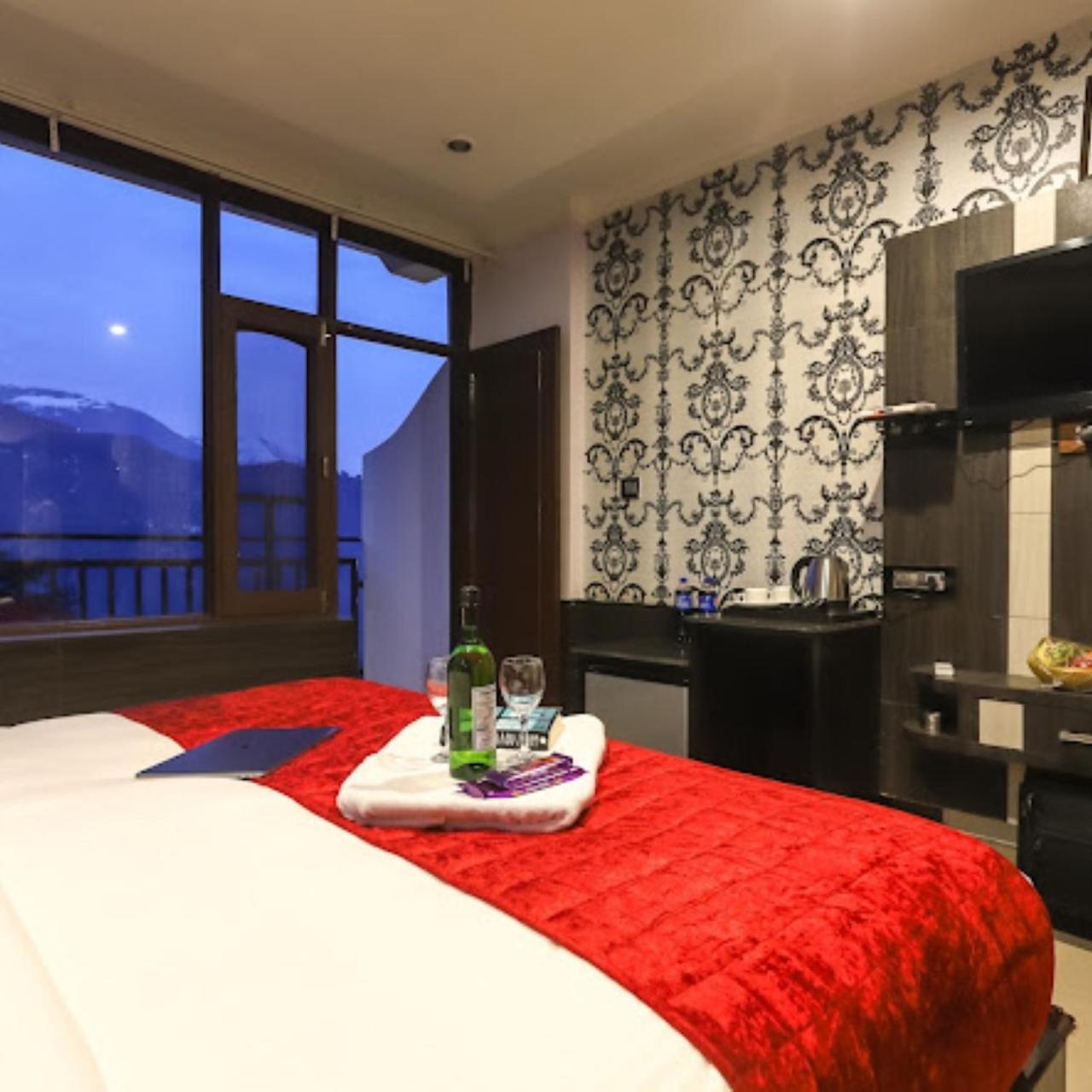 Hotel Holiday Hill, Near Mall Road, Mcleodganj# Parking#Restaurant Dharamshala Exterior foto