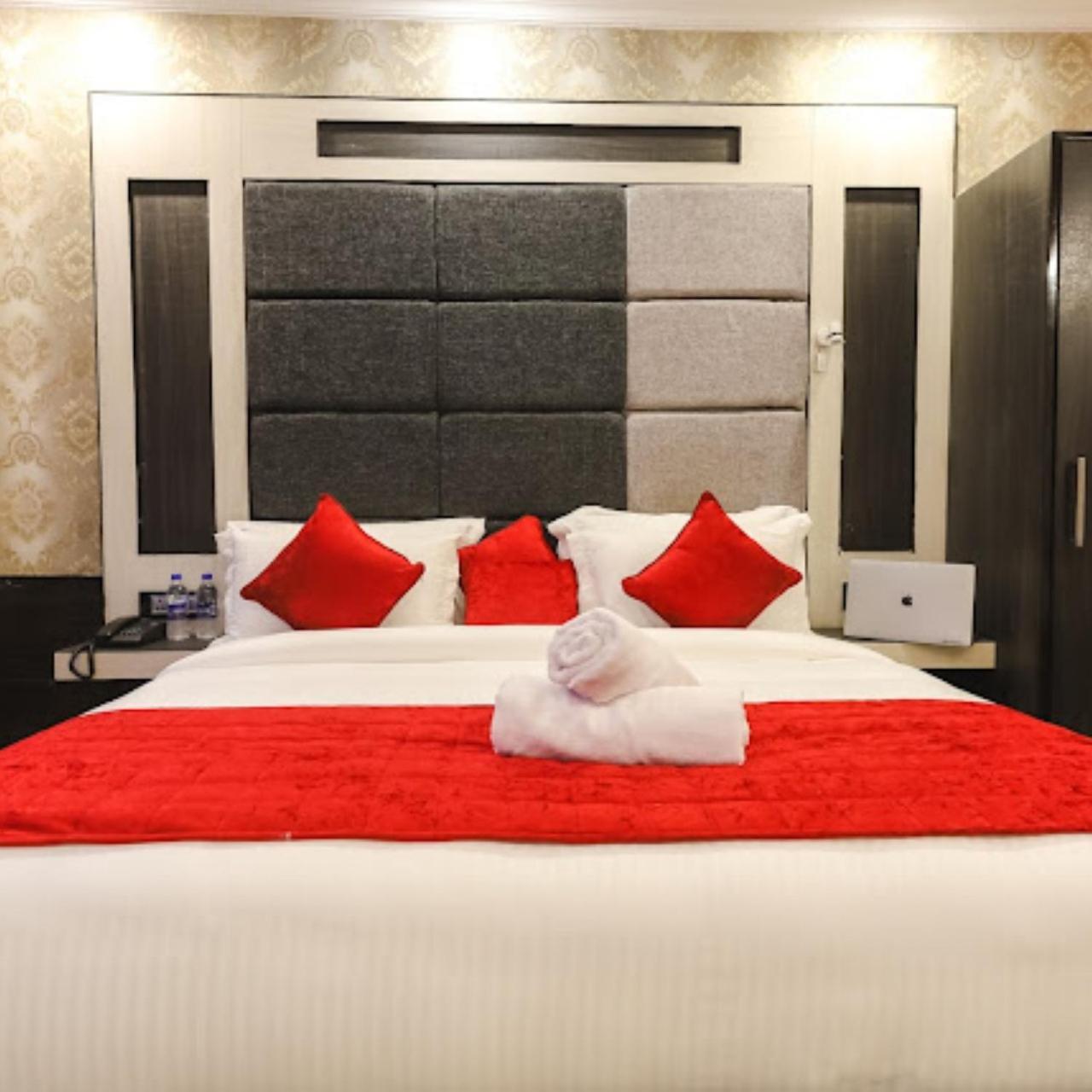 Hotel Holiday Hill, Near Mall Road, Mcleodganj# Parking#Restaurant Dharamshala Exterior foto