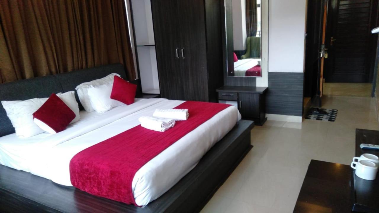 Hotel Holiday Hill, Near Mall Road, Mcleodganj# Parking#Restaurant Dharamshala Exterior foto